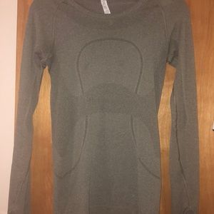 Lulu lemon shirt